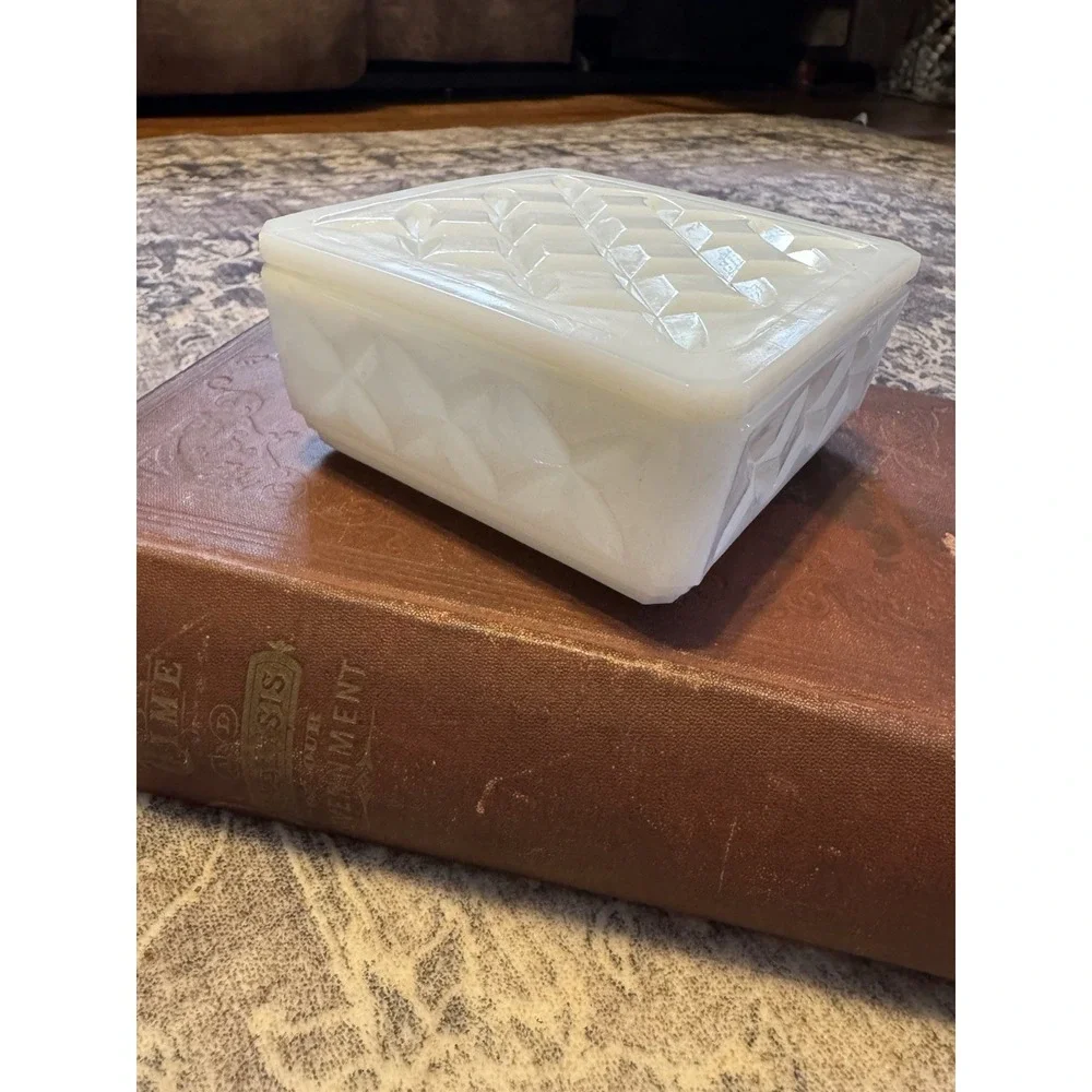 Vtg Anchor Hocking White Milk Glass‎ Covered Square Powder Box Trinket Vanity